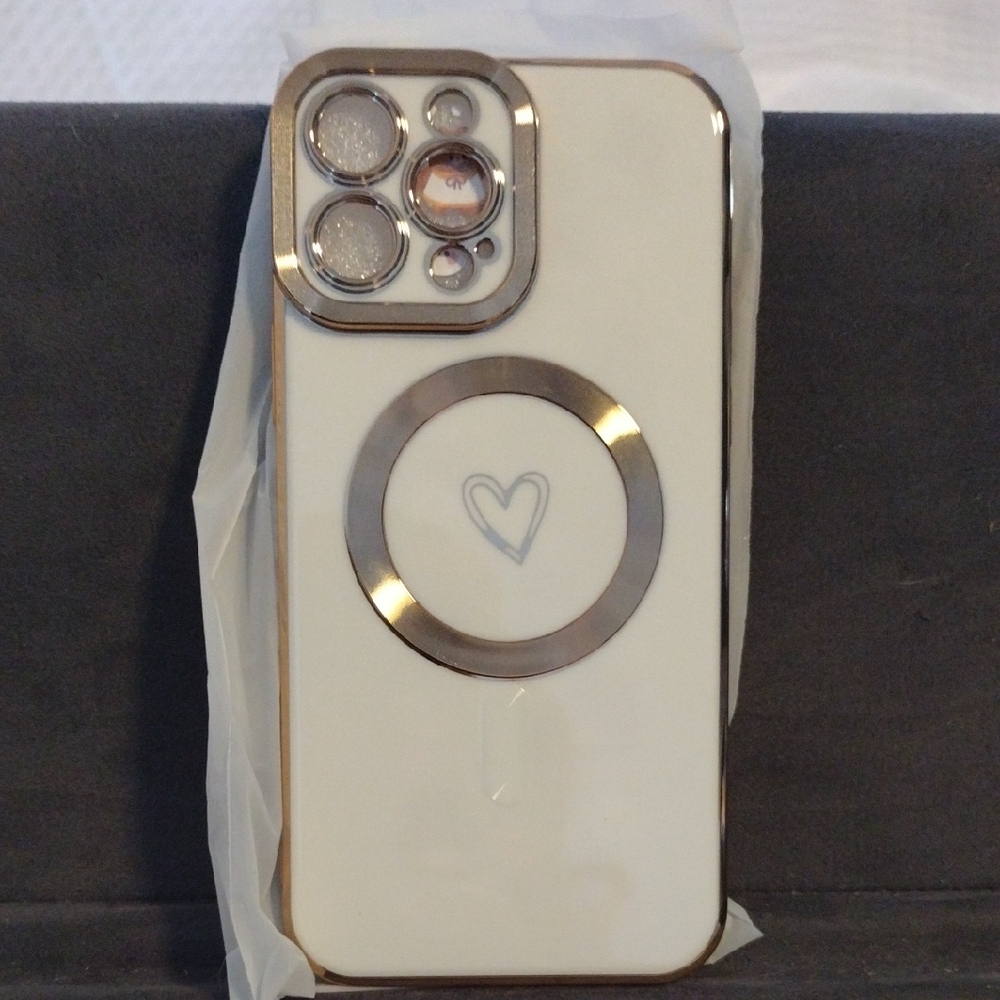 Elegant White and Gold Phone Case iPhone 14 Pro Max